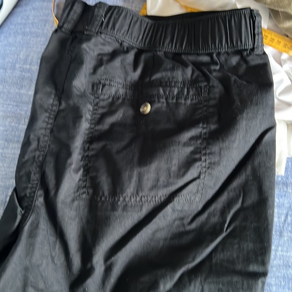 womens black shorts . size 22. worn a couple of times. no smoking home - Picture 4 of 4